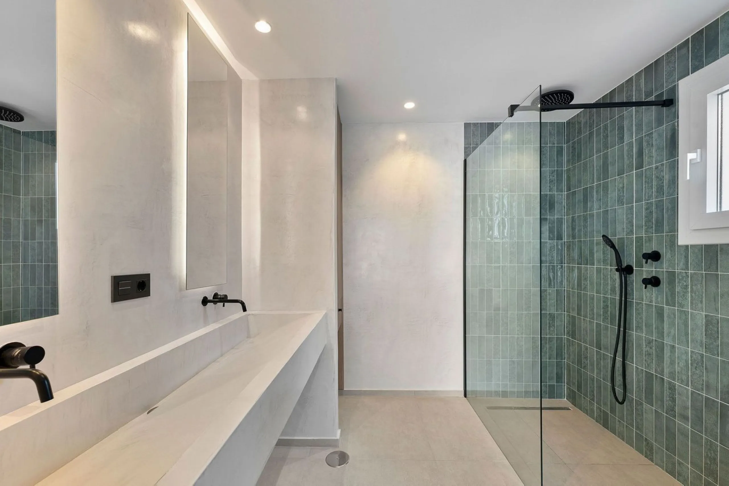 Apartment - Penthouse в продаже в Marbella, Málaga. В доме 3 спален и 2 ванных комнат. Площадь дома 95 м²