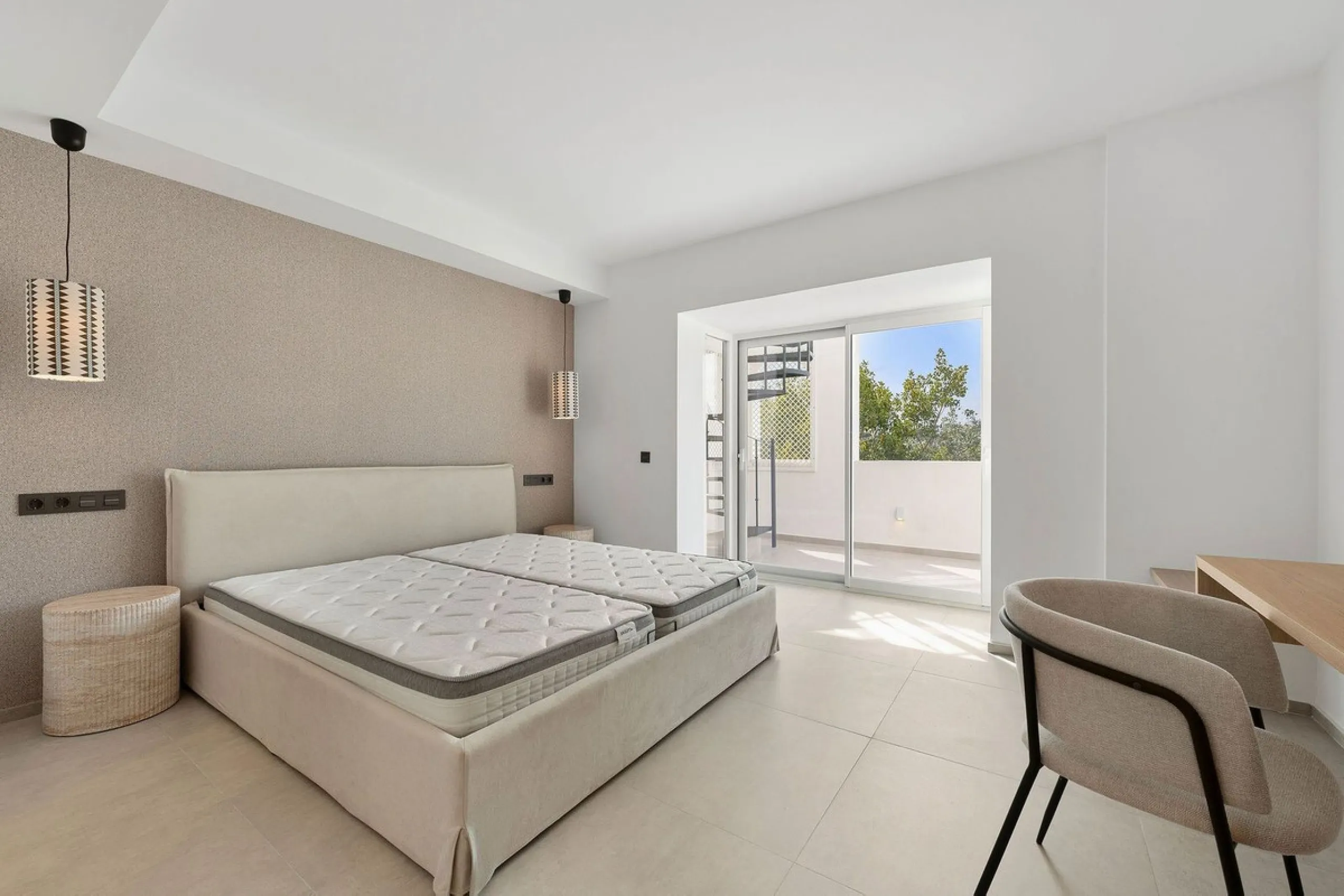 Apartment - Penthouse в продаже в Marbella, Málaga. В доме 3 спален и 2 ванных комнат. Площадь дома 95 м²