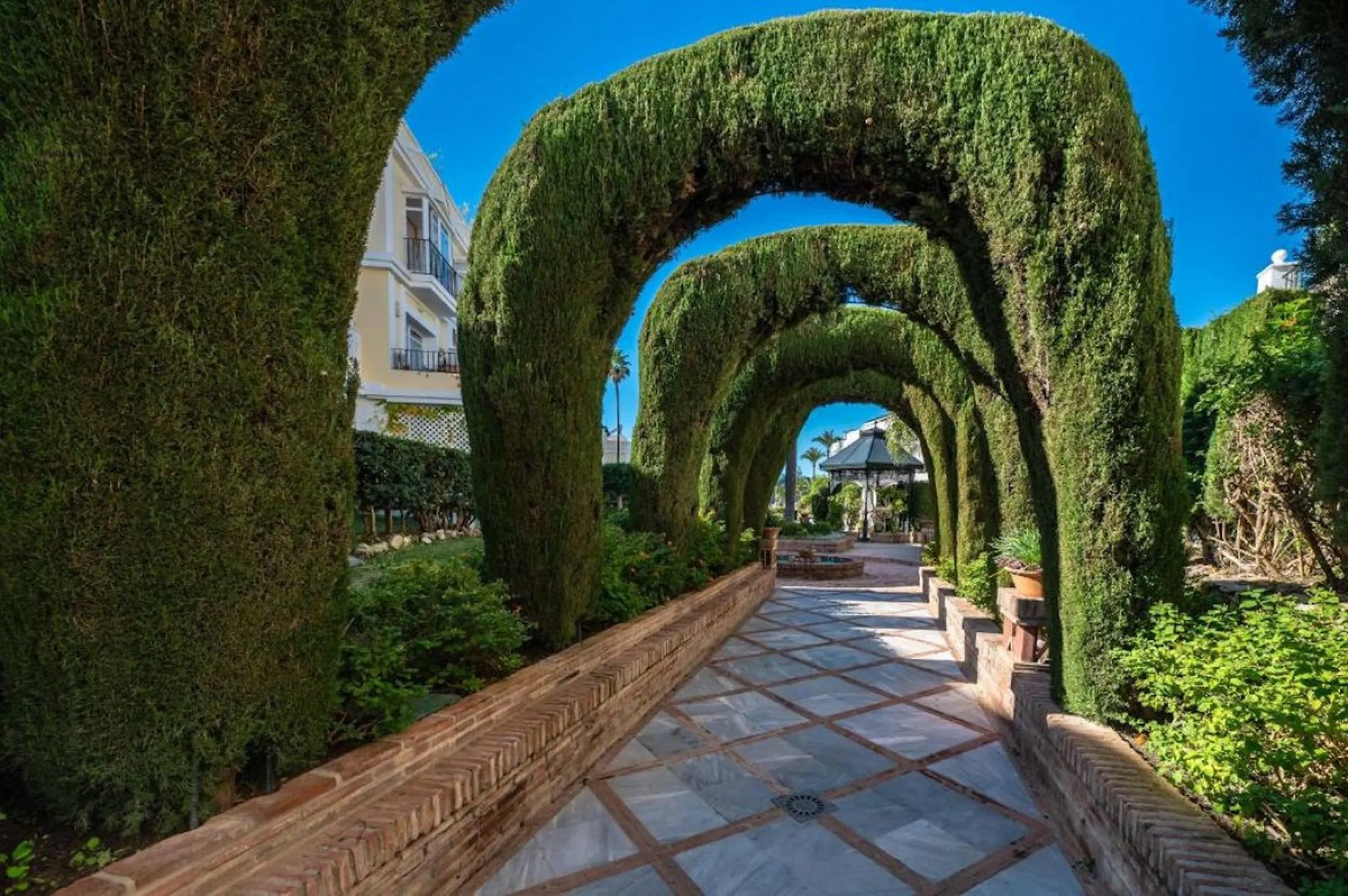 Apartment - Penthouse в продаже в Marbella, Málaga. В доме 3 спален и 2 ванных комнат. Площадь дома 95 м²
