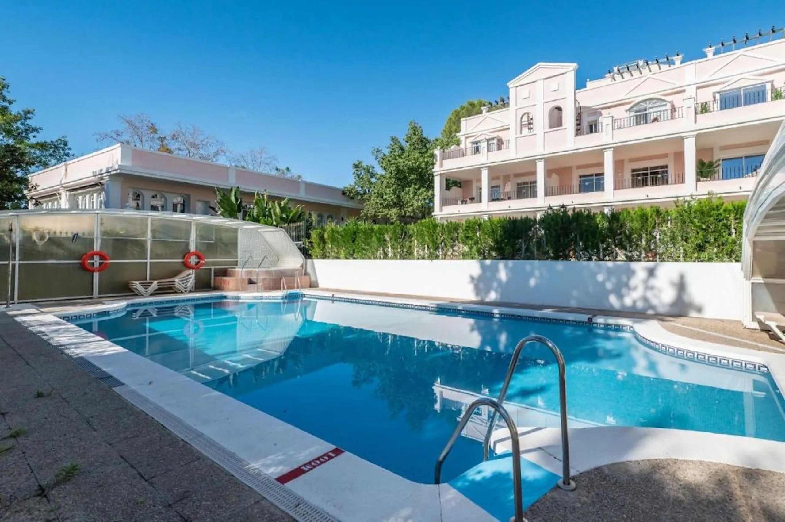 Apartment - Penthouse в продаже в Marbella, Málaga. В доме 3 спален и 2 ванных комнат. Площадь дома 95 м²