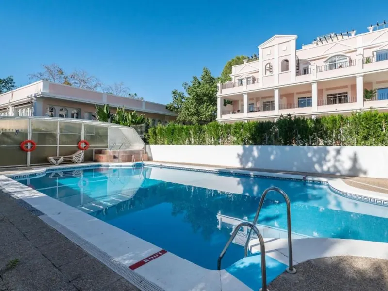 Apartment - Penthouse в продаже в Marbella, Málaga. В доме 3 спален и 2 ванных комнат. Площадь дома 95 м²