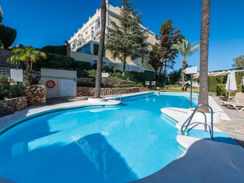 Apartment - Penthouse в продаже в Marbella, Málaga. В доме 3 спален и 2 ванных комнат. Площадь дома 95 м²