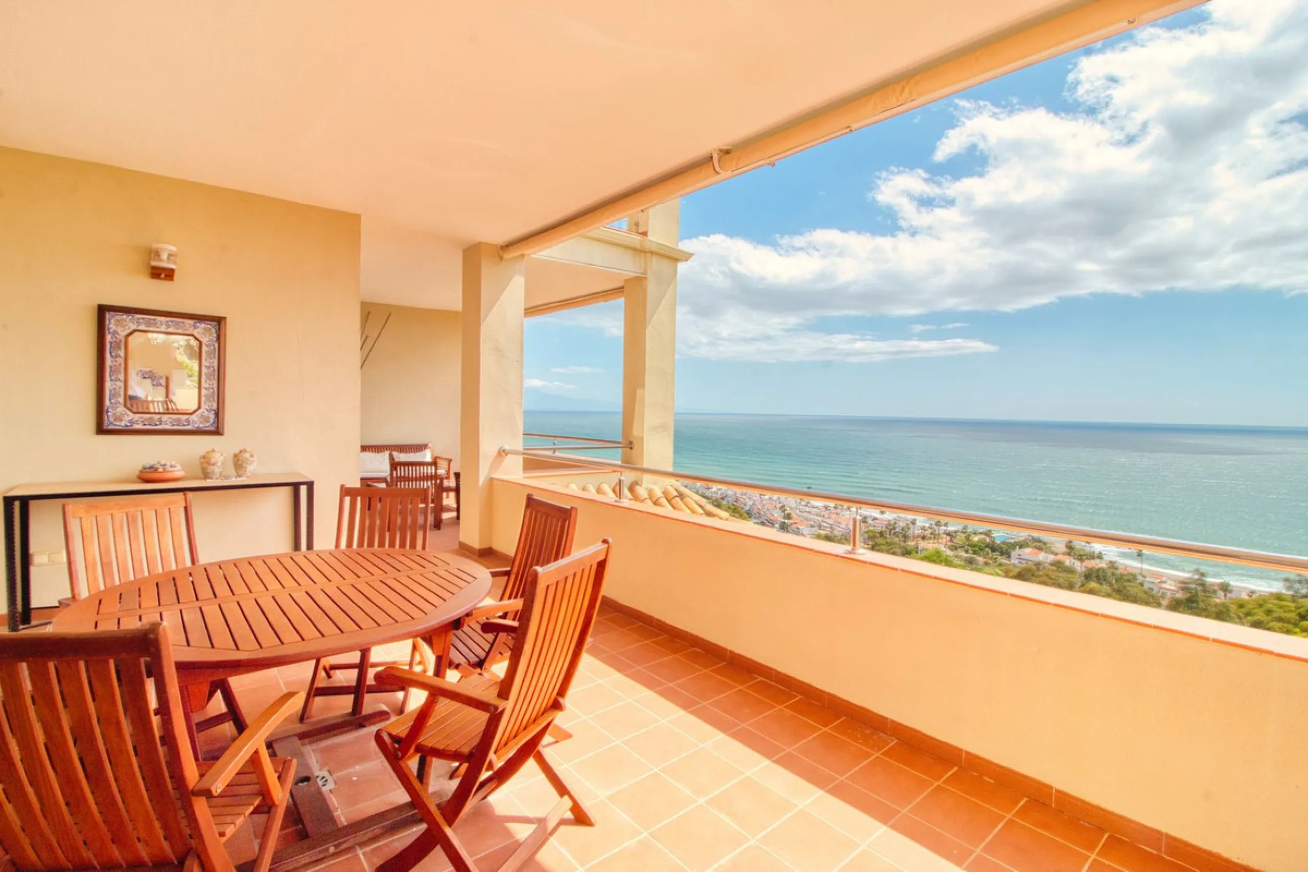 Spacious apartment with breathtaking panoramic sea views.