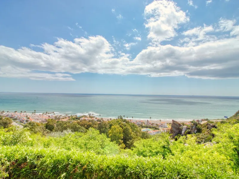 Spacious apartment with breathtaking panoramic sea views.