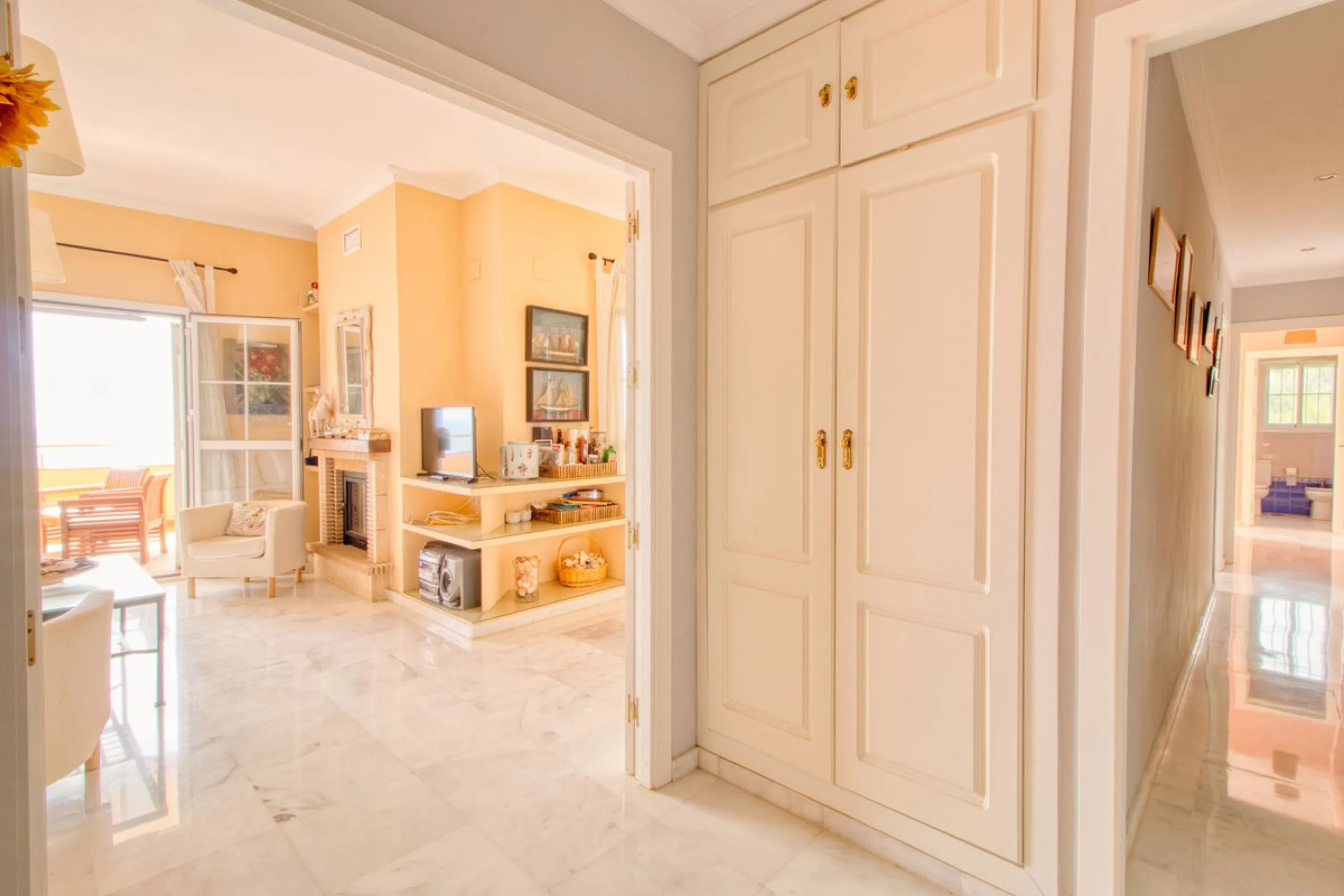 Spacious apartment with breathtaking panoramic sea views.