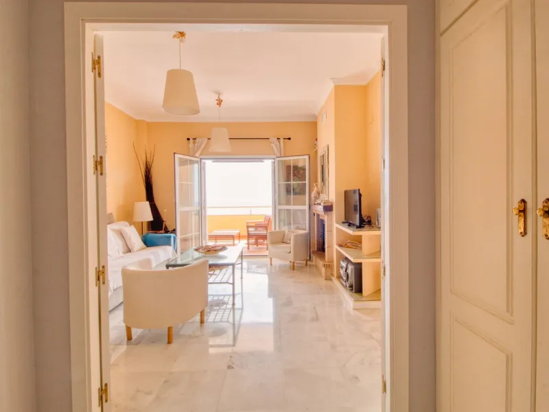 Spacious apartment with breathtaking panoramic sea views.