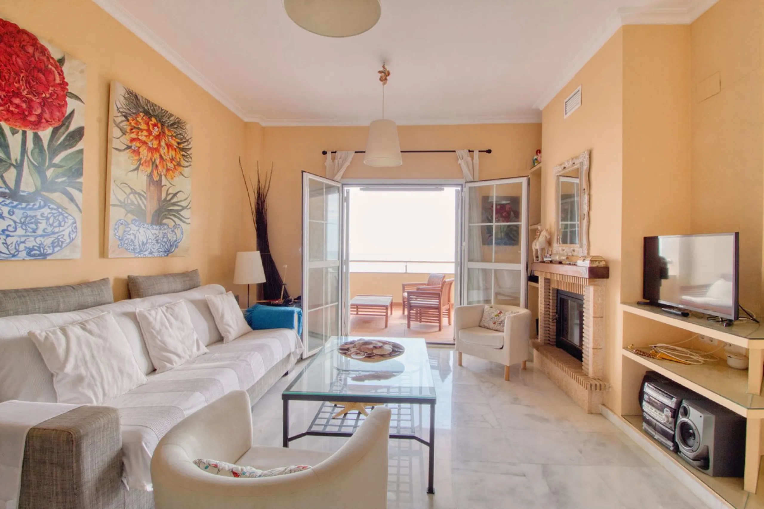 Spacious apartment with breathtaking panoramic sea views.