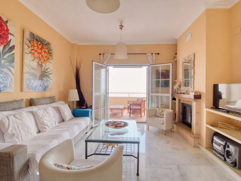 Spacious apartment with breathtaking panoramic sea views.