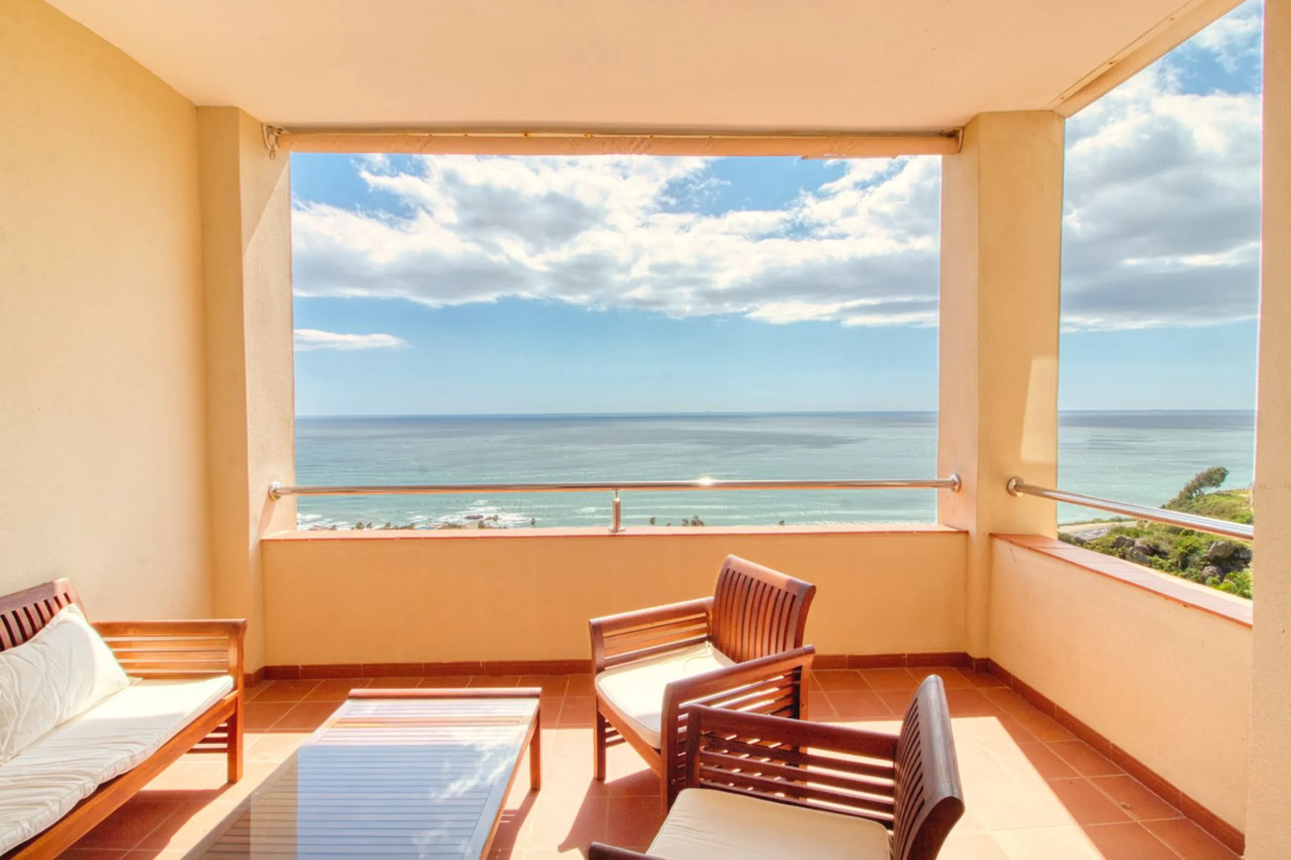 Spacious apartment with breathtaking panoramic sea views.