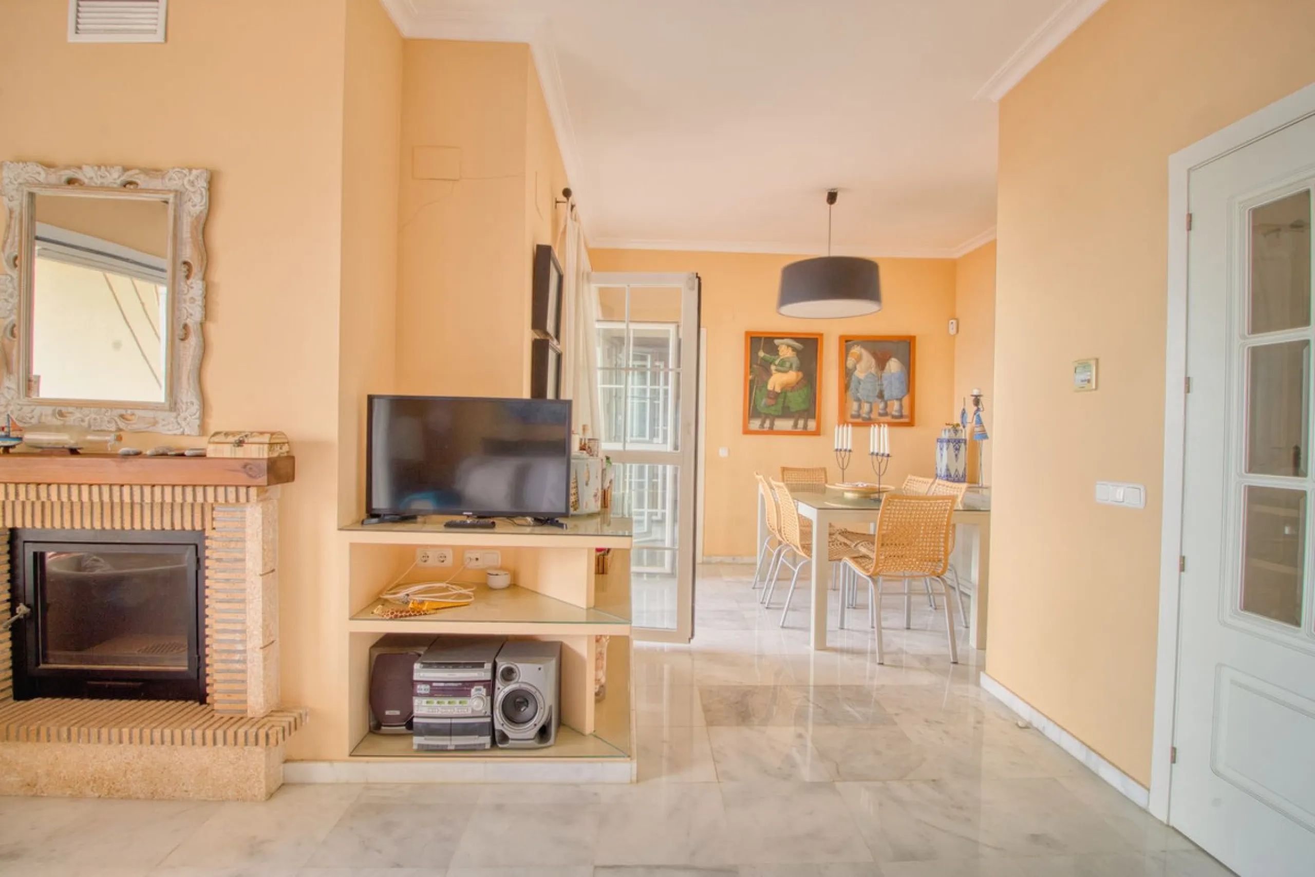 Spacious apartment with breathtaking panoramic sea views.