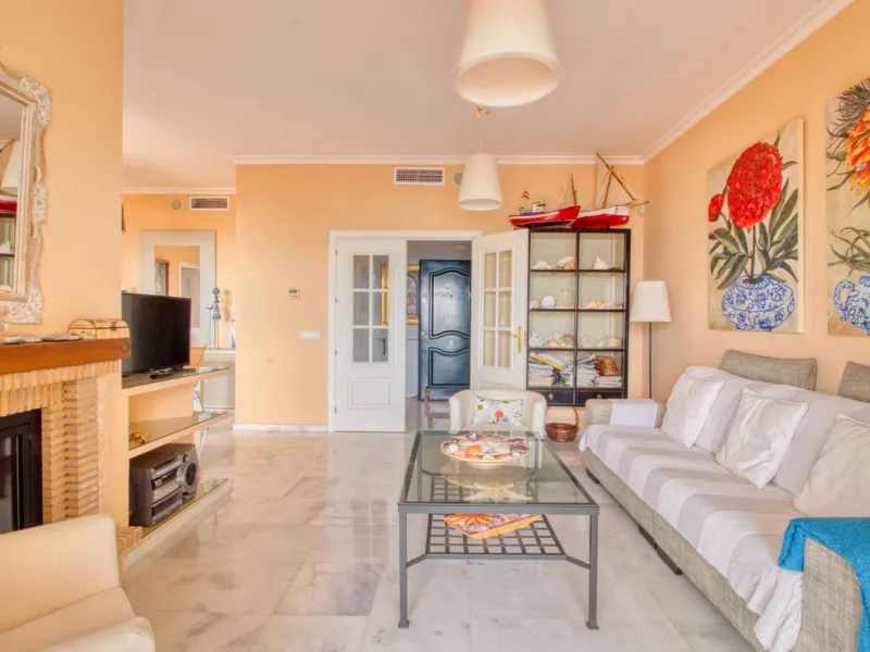 Spacious apartment with breathtaking panoramic sea views.