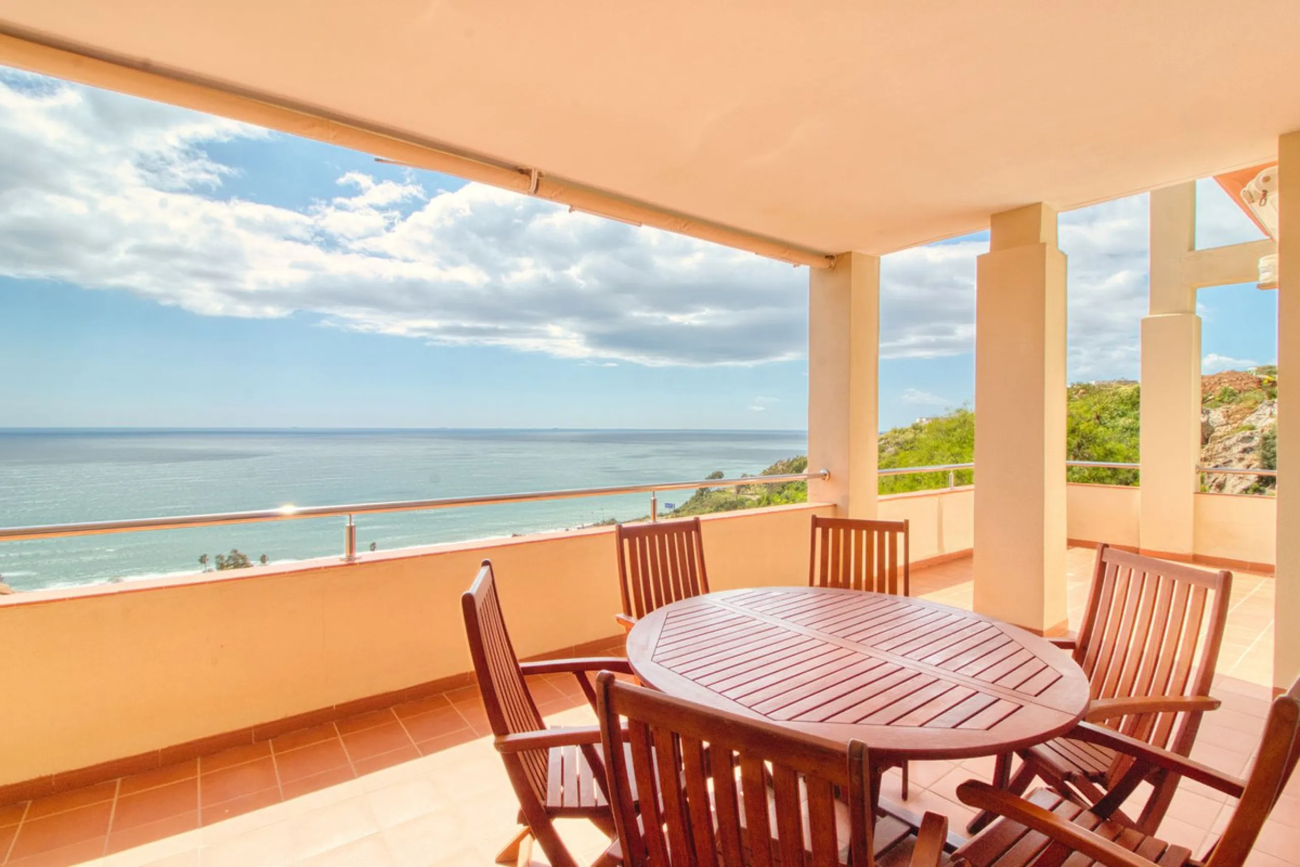 Spacious apartment with breathtaking panoramic sea views.