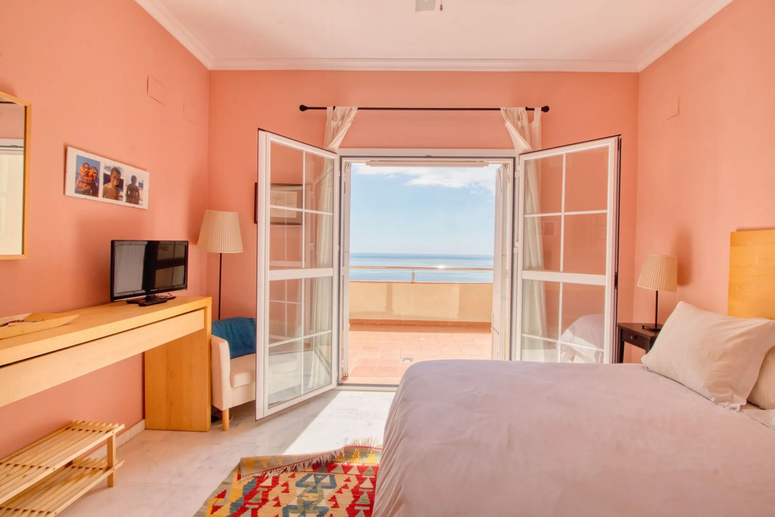 Spacious apartment with breathtaking panoramic sea views.