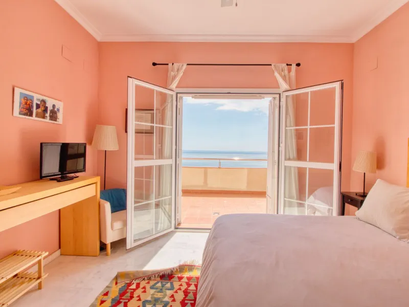 Spacious apartment with breathtaking panoramic sea views.