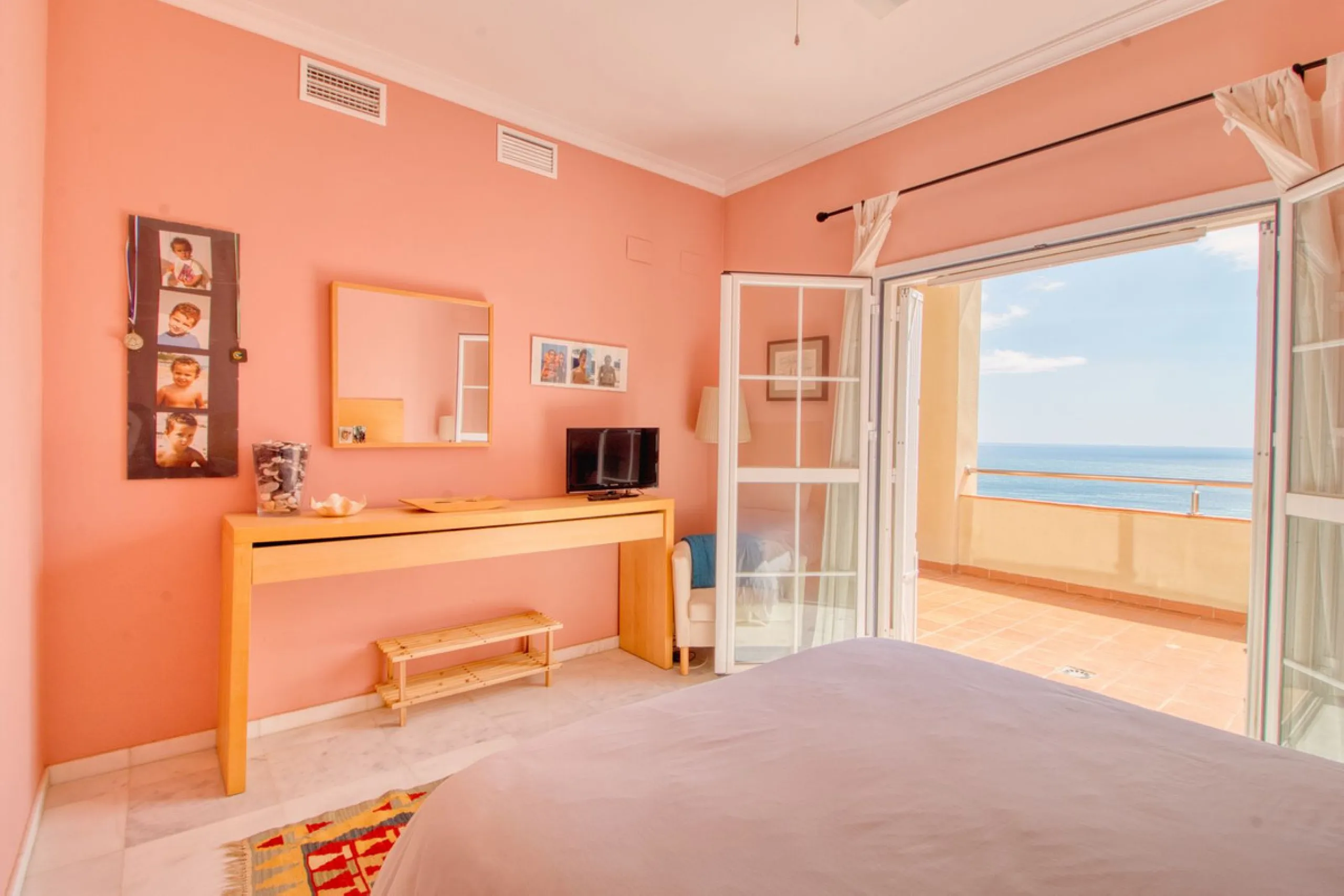 Spacious apartment with breathtaking panoramic sea views.