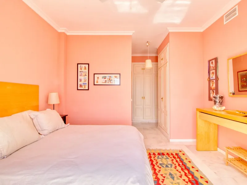 Spacious apartment with breathtaking panoramic sea views.