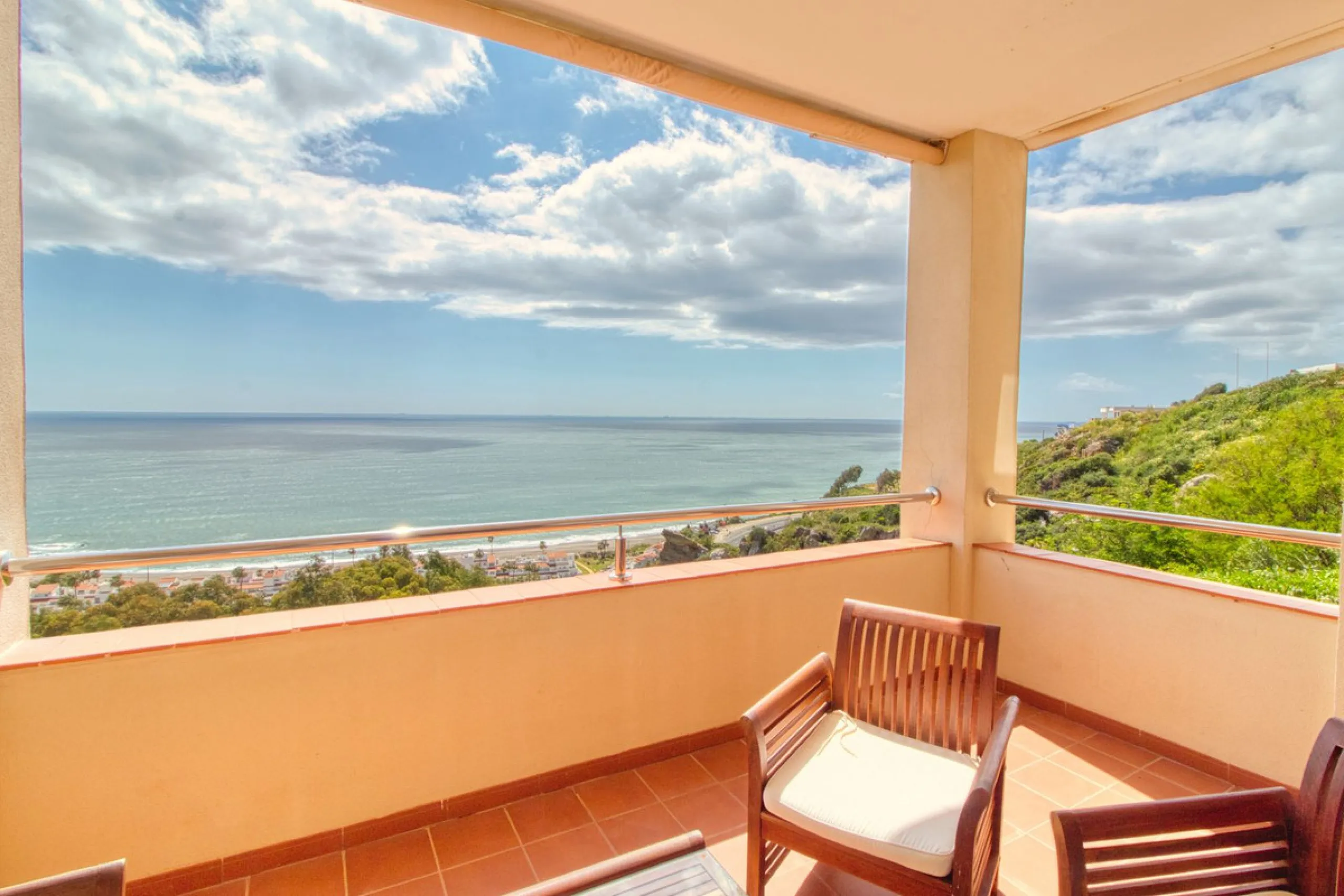 Spacious apartment with breathtaking panoramic sea views.