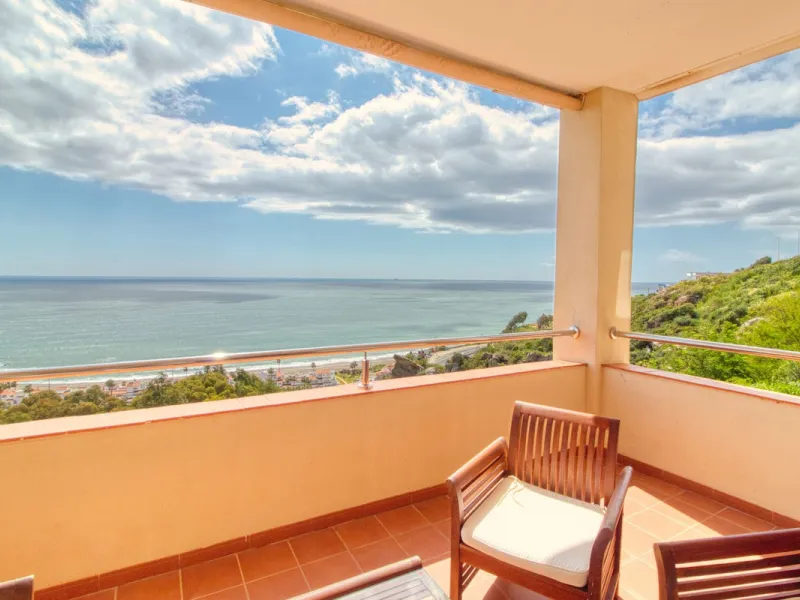 Spacious apartment with breathtaking panoramic sea views.