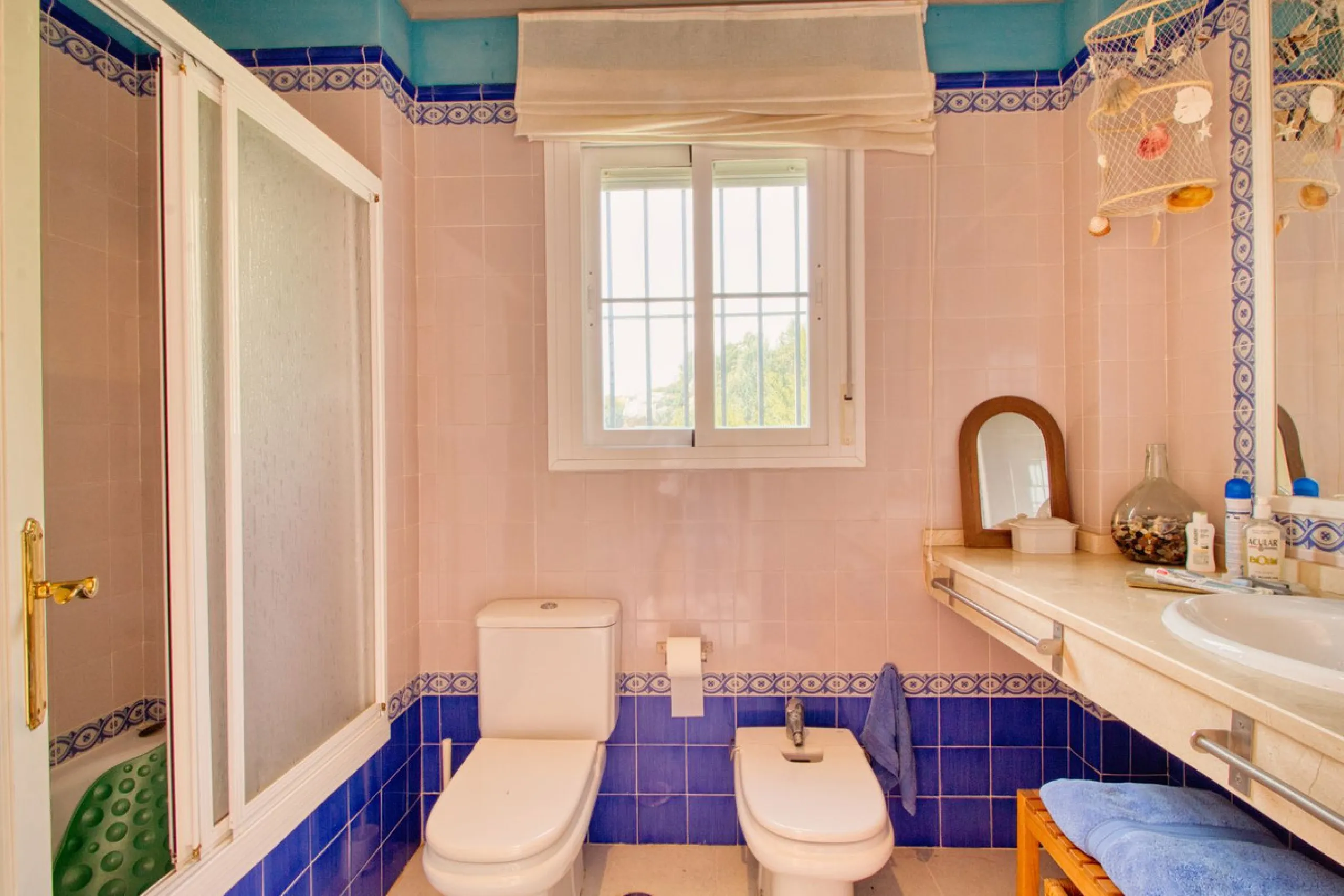 Spacious apartment with breathtaking panoramic sea views.