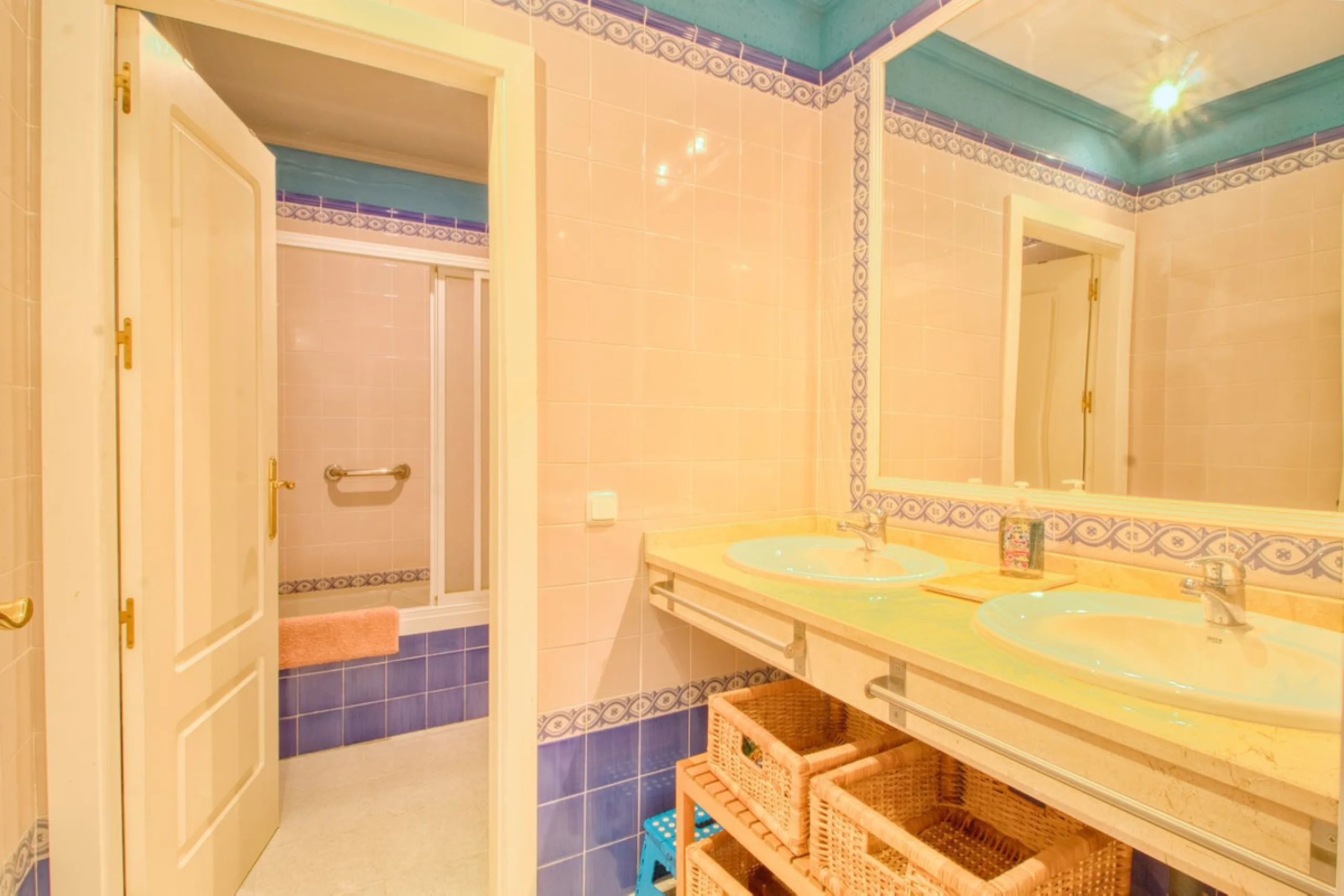 Spacious apartment with breathtaking panoramic sea views.