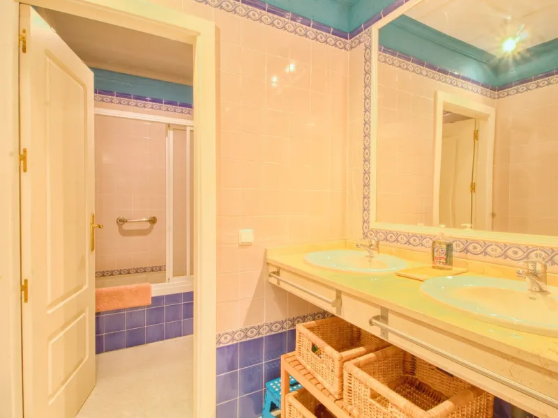Spacious apartment with breathtaking panoramic sea views.
