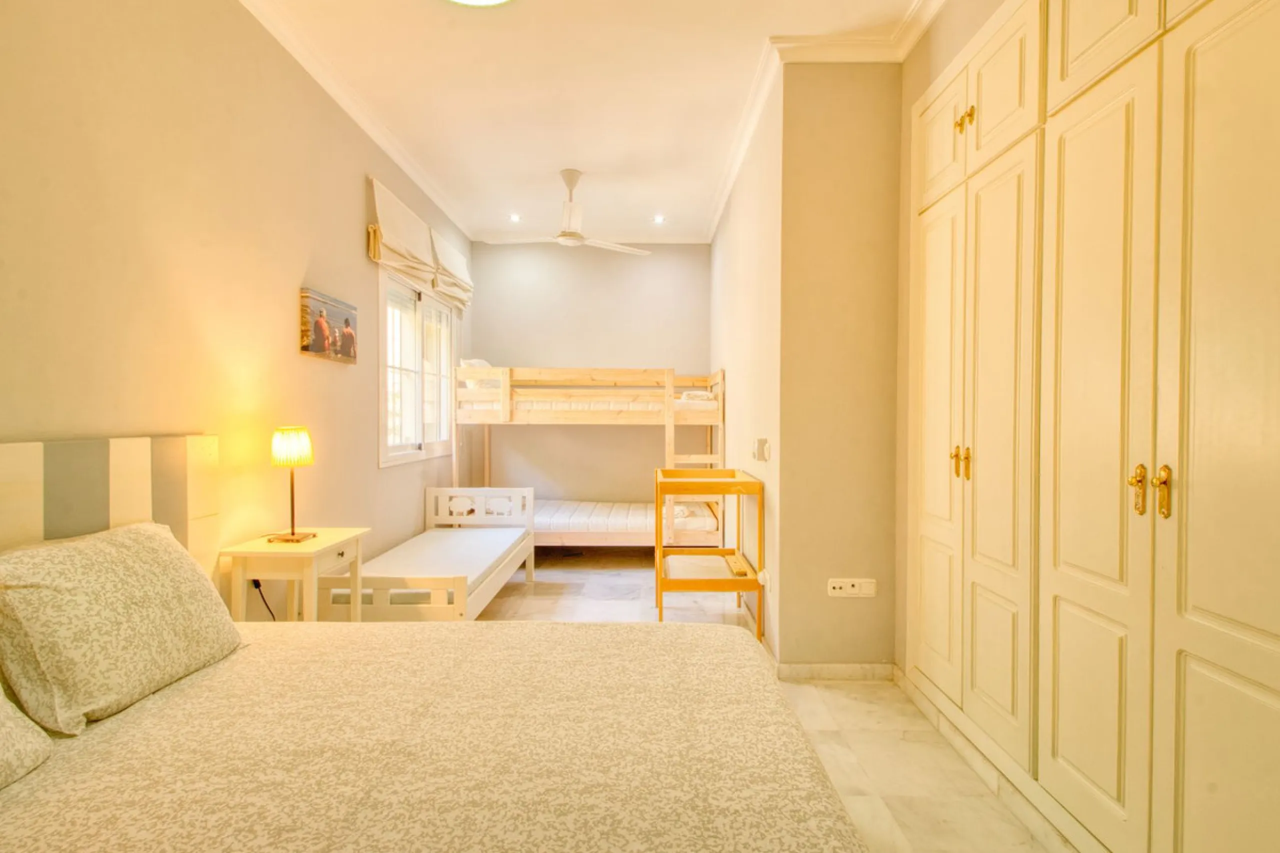 Spacious apartment with breathtaking panoramic sea views.