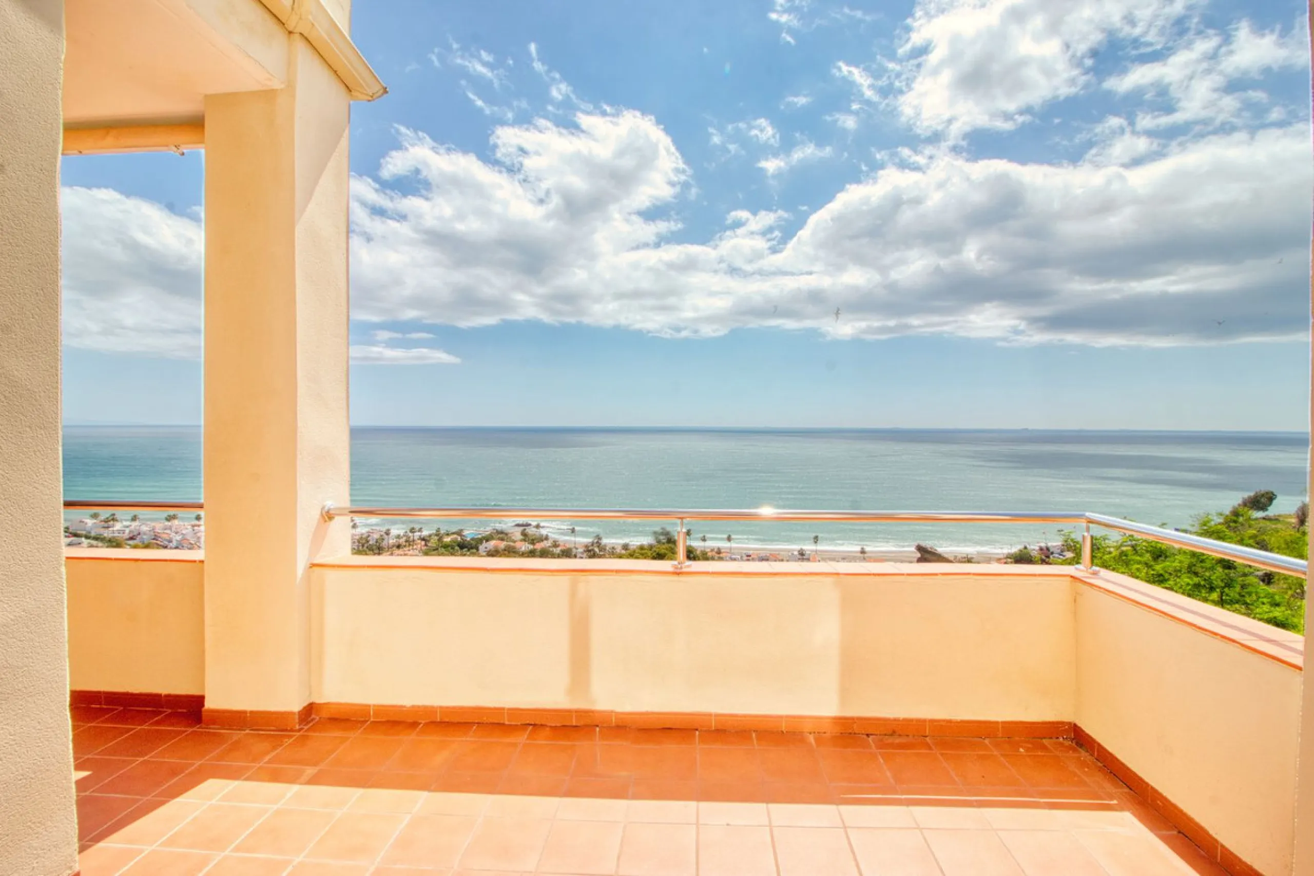 Spacious apartment with breathtaking panoramic sea views.