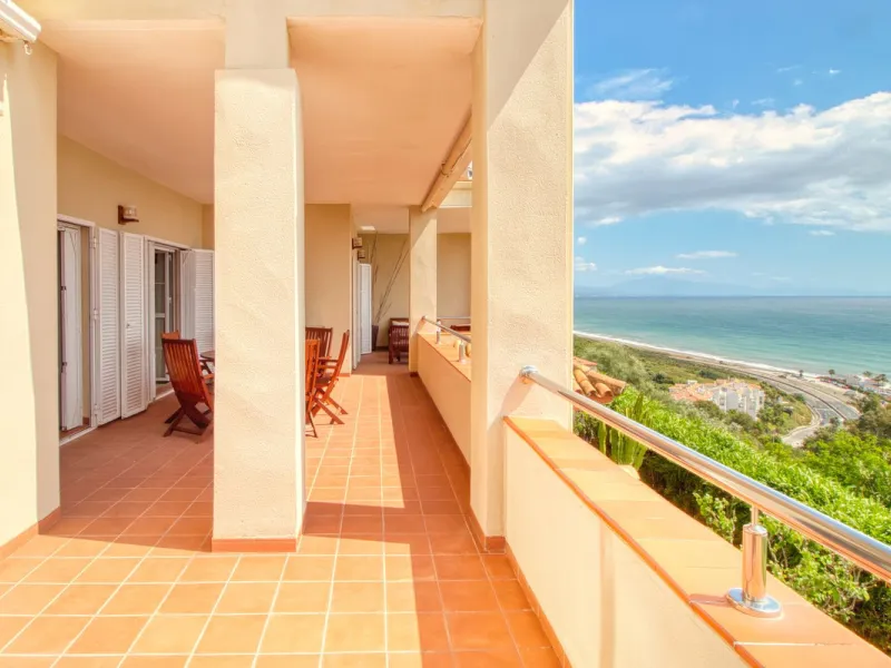Spacious apartment with breathtaking panoramic sea views.
