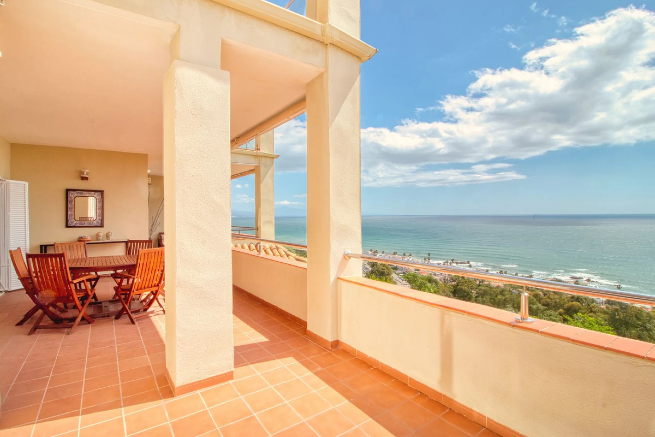Spacious apartment with breathtaking panoramic sea views.