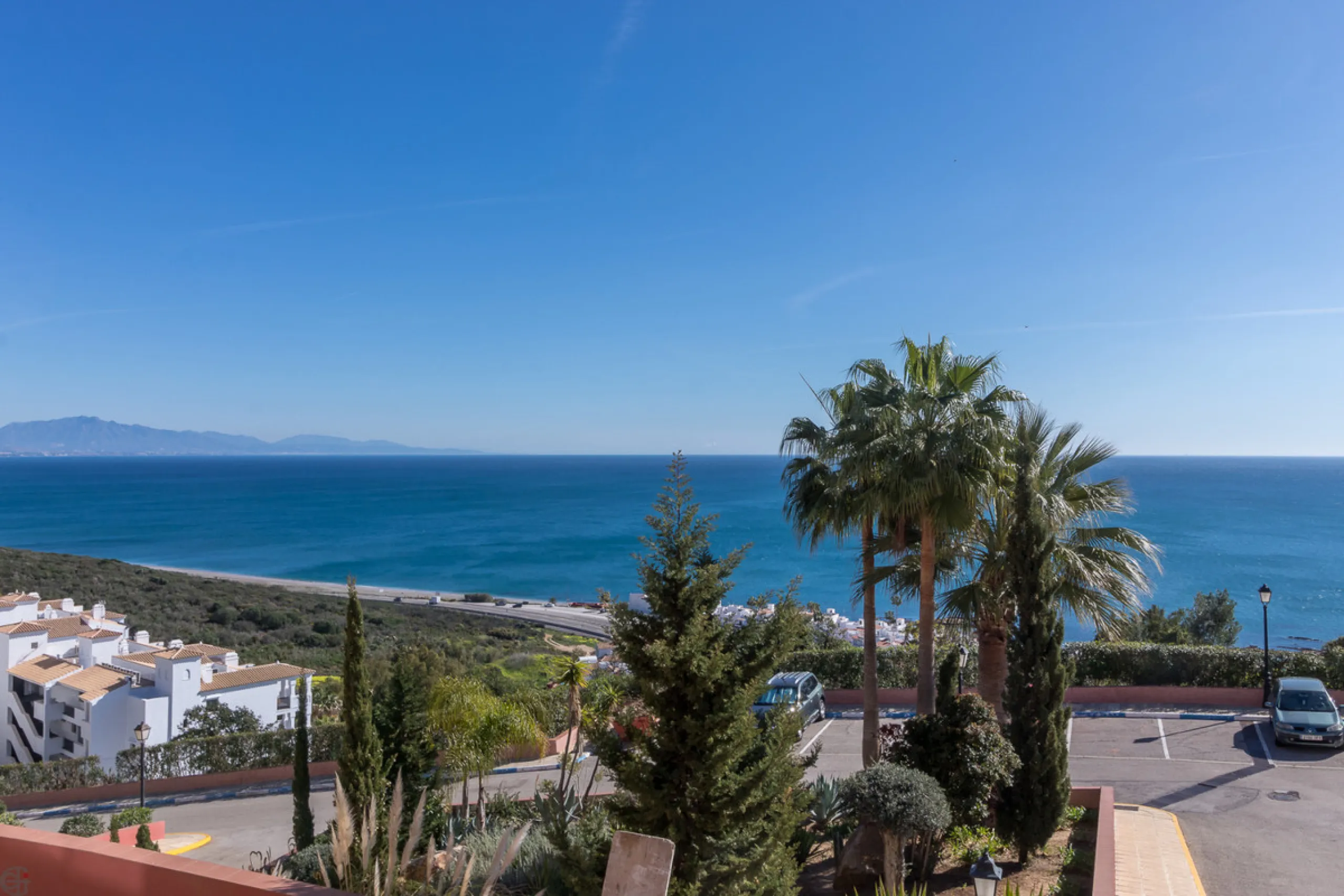 Spacious apartment with breathtaking panoramic sea views.