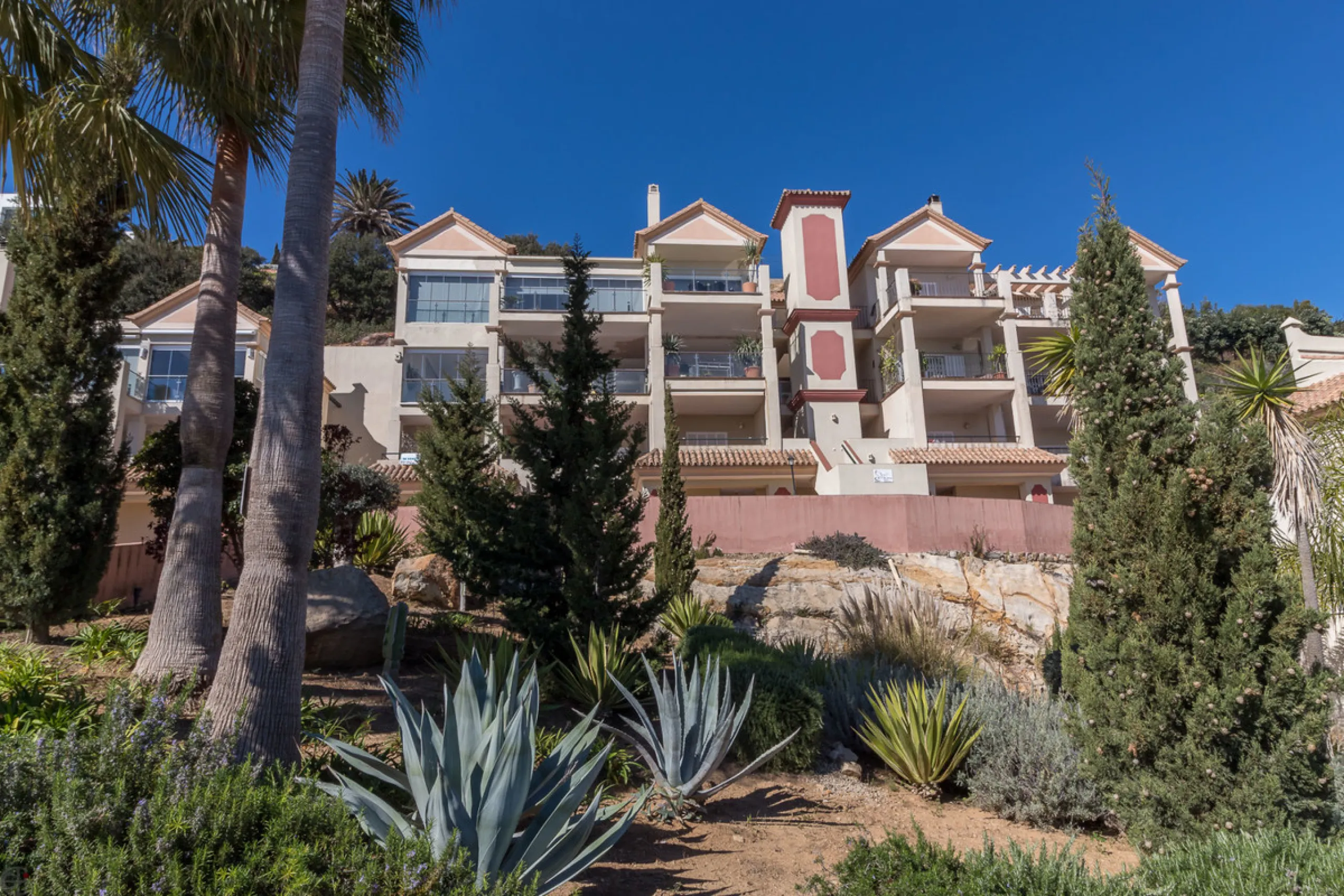 Spacious apartment with breathtaking panoramic sea views.