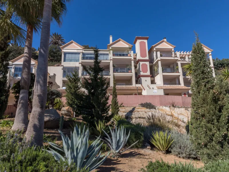 Spacious apartment with breathtaking panoramic sea views.