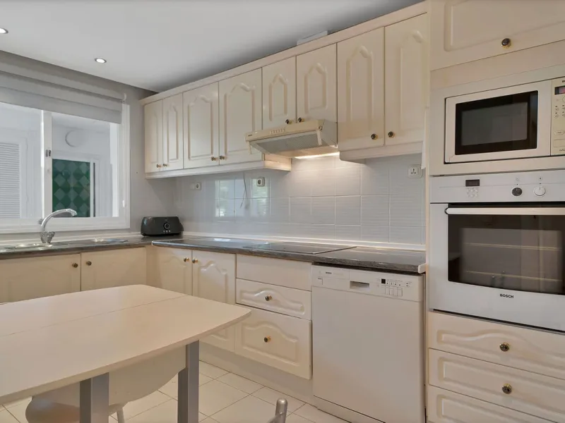 Discover seaside serenity in Estepona's ever popular complex - Dominion Beach located on the New Golden Mile. This spacious 2-bedroom, 2-bathroom apartment puts you just steps from the sand, with no road noise to disrupt the tranquility. The apartment is 