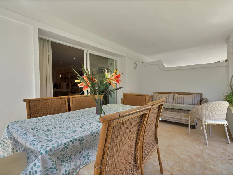 Discover seaside serenity in Estepona's ever popular complex - Dominion Beach located on the New Golden Mile. This spacious 2-bedroom, 2-bathroom apartment puts you just steps from the sand, with no road noise to disrupt the tranquility. The apartment is 