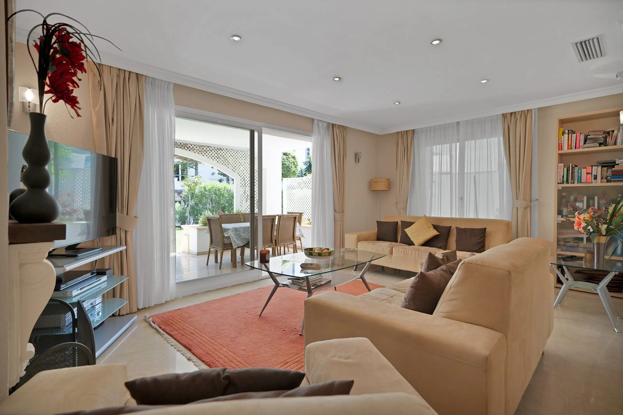 Discover seaside serenity in Estepona's ever popular complex - Dominion Beach located on the New Golden Mile. This spacious 2-bedroom, 2-bathroom apartment puts you just steps from the sand, with no road noise to disrupt the tranquility. The apartment is 