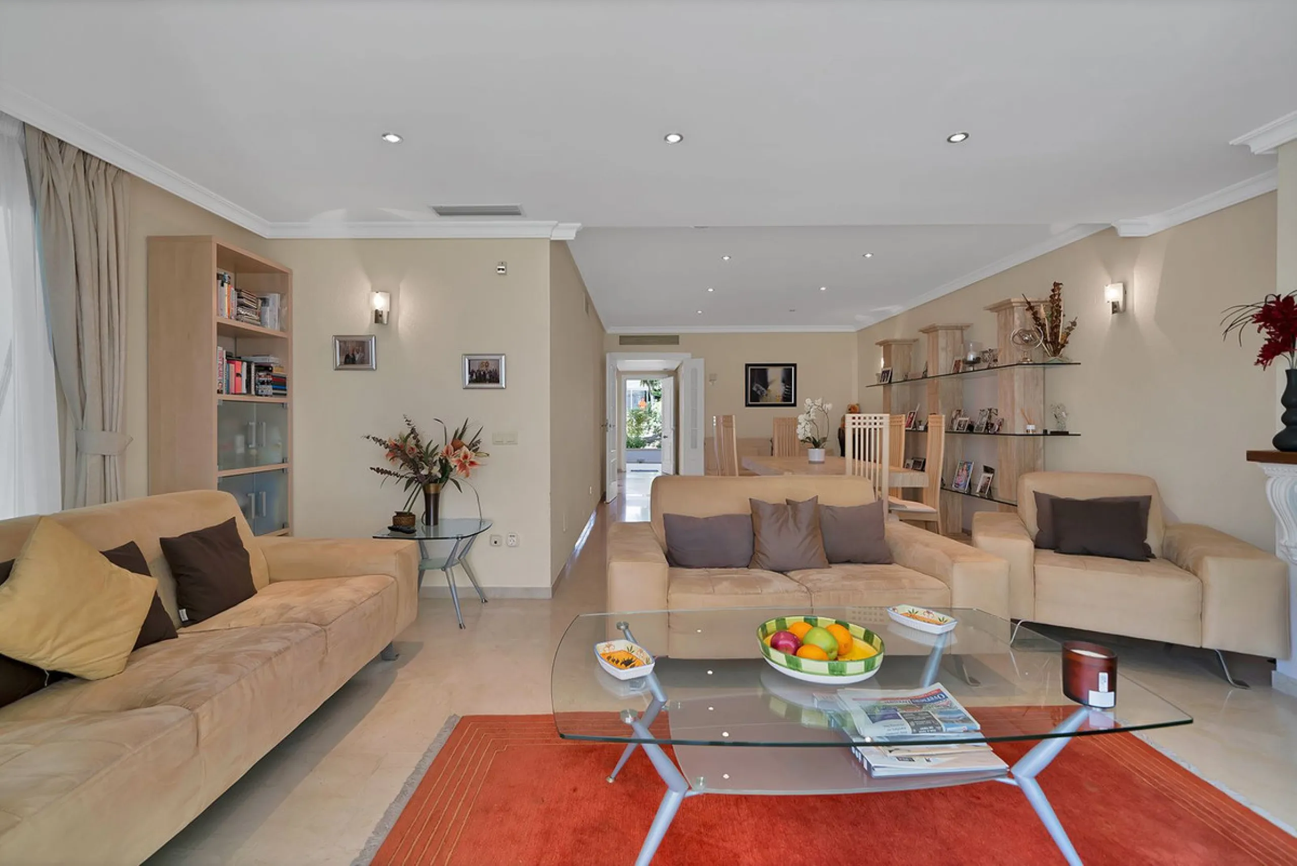 Discover seaside serenity in Estepona's ever popular complex - Dominion Beach located on the New Golden Mile. This spacious 2-bedroom, 2-bathroom apartment puts you just steps from the sand, with no road noise to disrupt the tranquility. The apartment is 