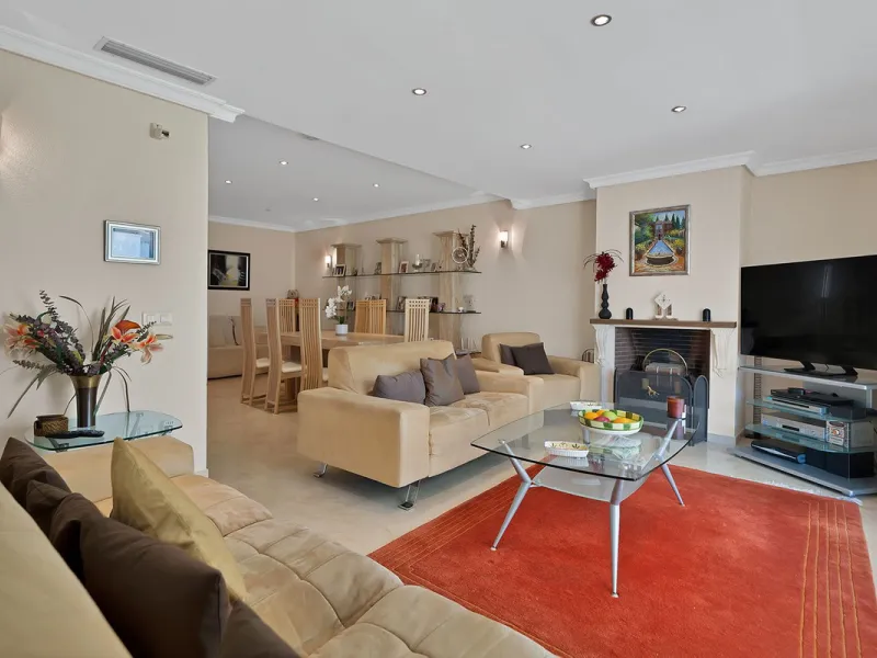 Discover seaside serenity in Estepona's ever popular complex - Dominion Beach located on the New Golden Mile. This spacious 2-bedroom, 2-bathroom apartment puts you just steps from the sand, with no road noise to disrupt the tranquility. The apartment is 