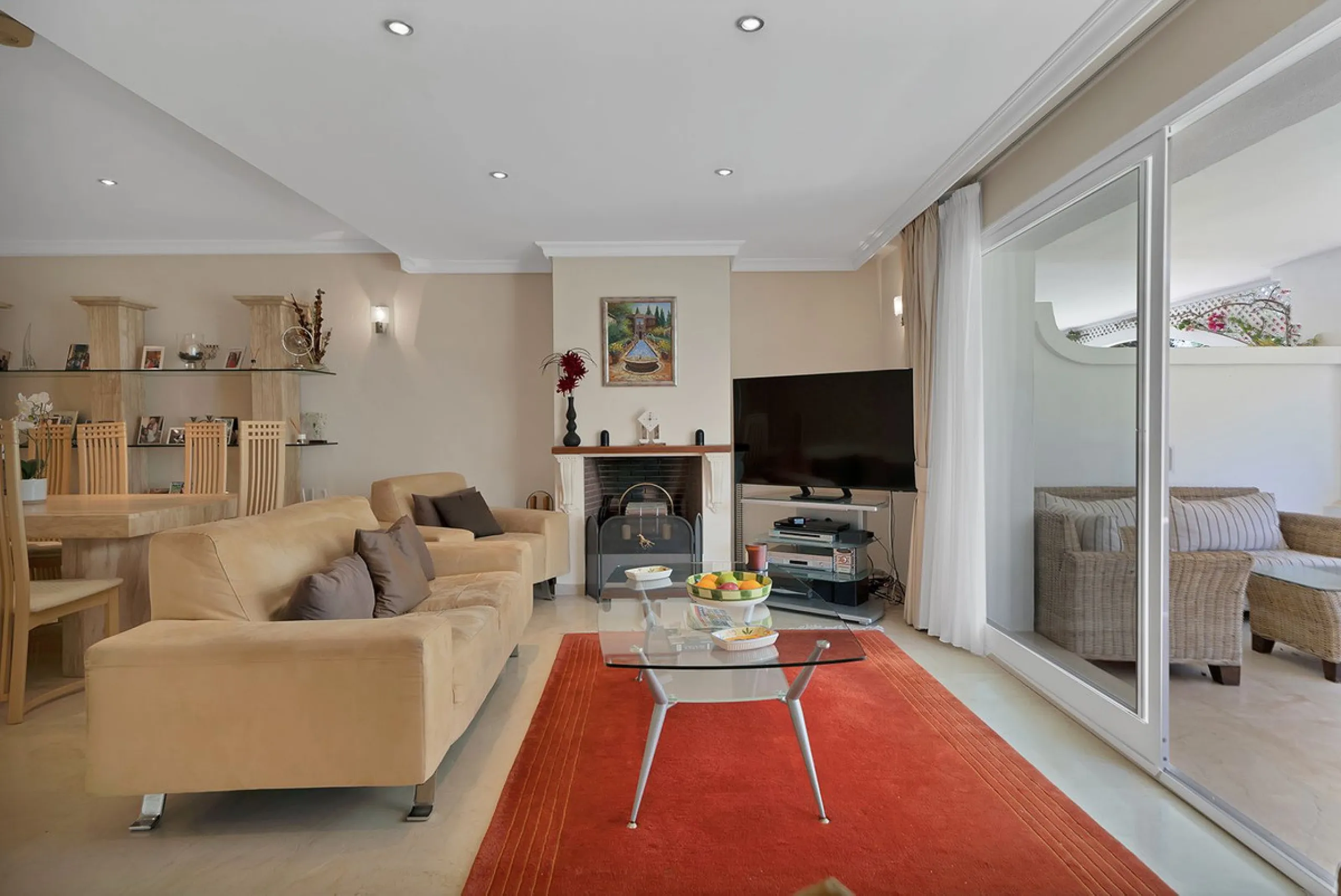 Discover seaside serenity in Estepona's ever popular complex - Dominion Beach located on the New Golden Mile. This spacious 2-bedroom, 2-bathroom apartment puts you just steps from the sand, with no road noise to disrupt the tranquility. The apartment is 