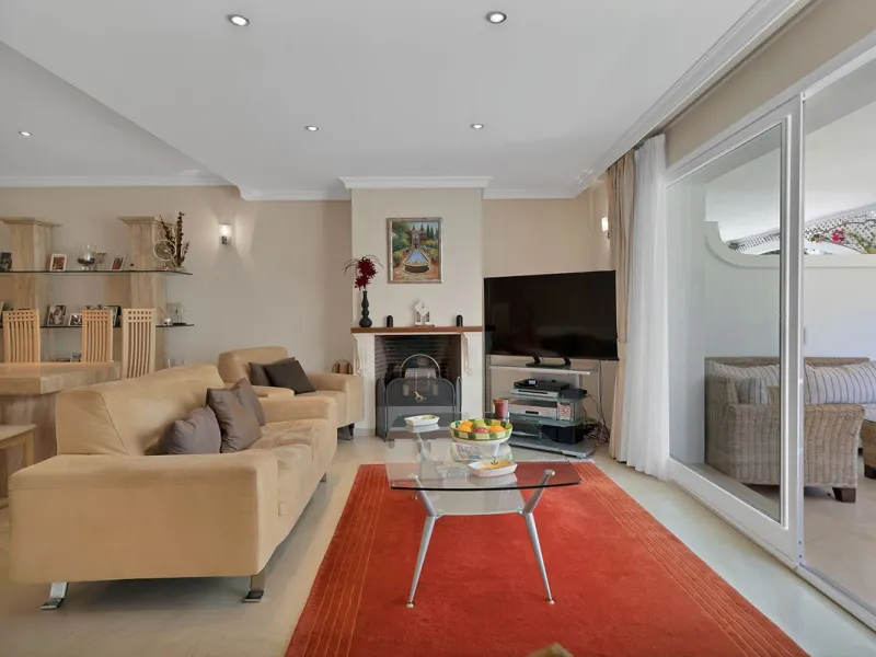 Discover seaside serenity in Estepona's ever popular complex - Dominion Beach located on the New Golden Mile. This spacious 2-bedroom, 2-bathroom apartment puts you just steps from the sand, with no road noise to disrupt the tranquility. The apartment is 