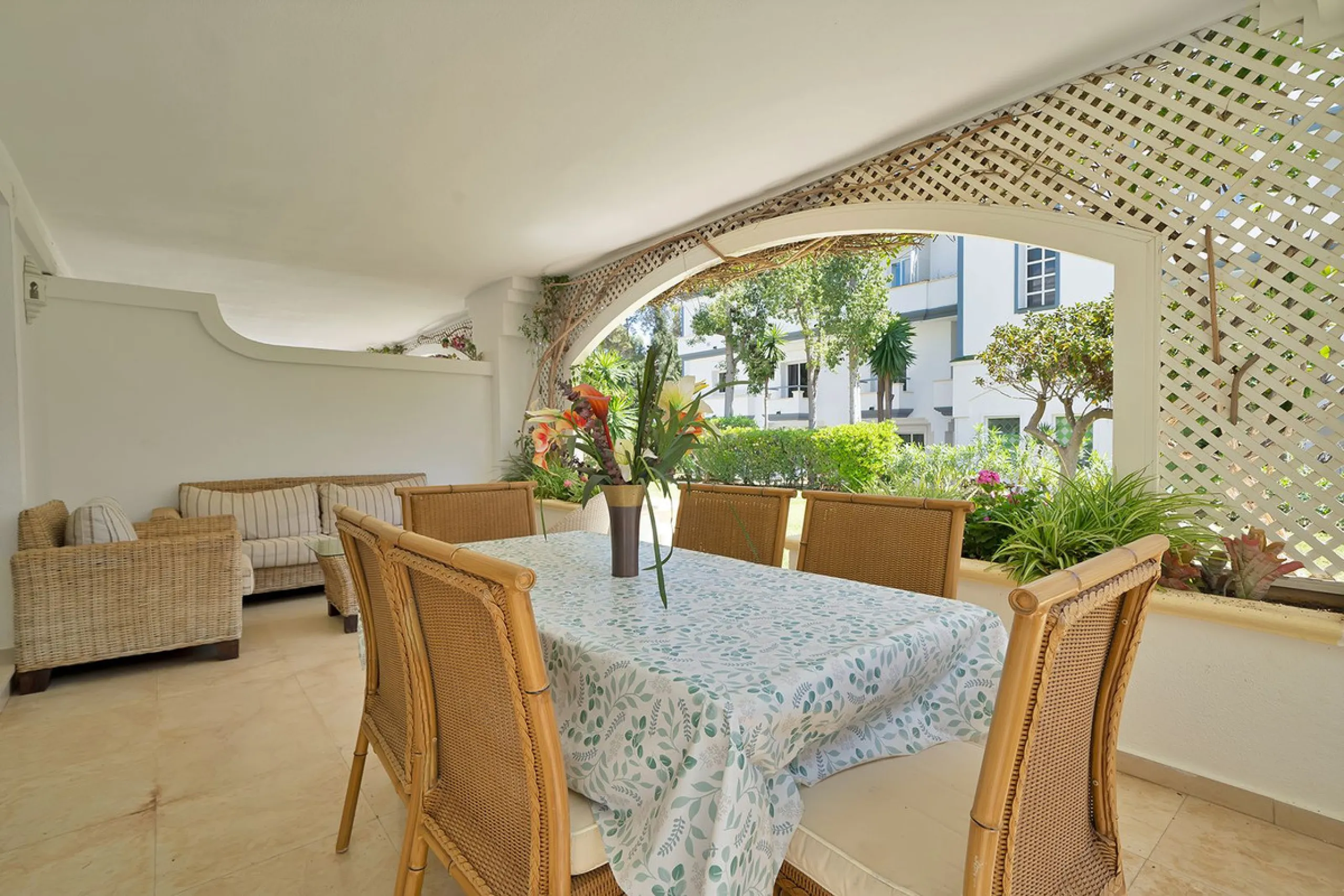Discover seaside serenity in Estepona's ever popular complex - Dominion Beach located on the New Golden Mile. This spacious 2-bedroom, 2-bathroom apartment puts you just steps from the sand, with no road noise to disrupt the tranquility. The apartment is 