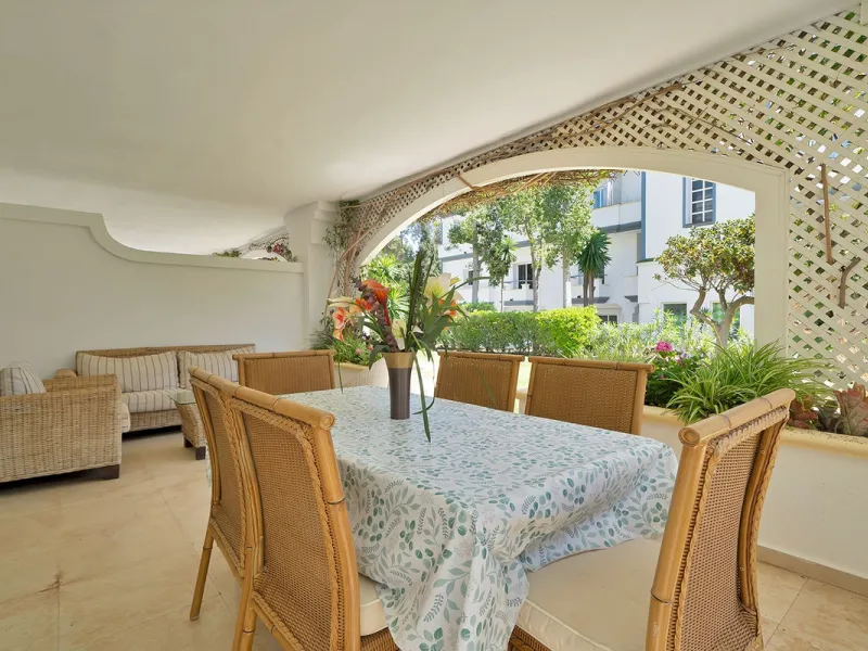 Discover seaside serenity in Estepona's ever popular complex - Dominion Beach located on the New Golden Mile. This spacious 2-bedroom, 2-bathroom apartment puts you just steps from the sand, with no road noise to disrupt the tranquility. The apartment is 