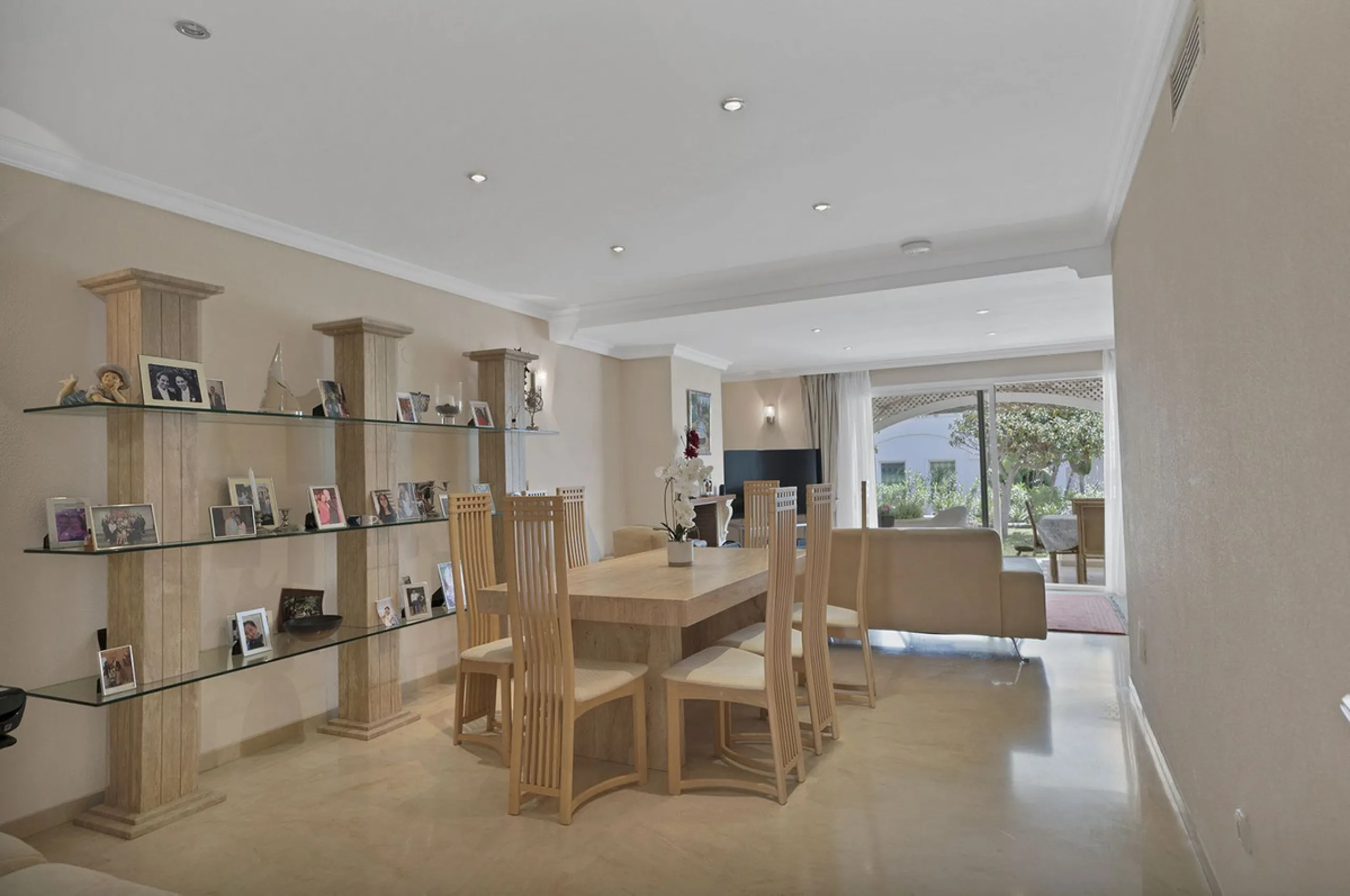 Discover seaside serenity in Estepona's ever popular complex - Dominion Beach located on the New Golden Mile. This spacious 2-bedroom, 2-bathroom apartment puts you just steps from the sand, with no road noise to disrupt the tranquility. The apartment is 