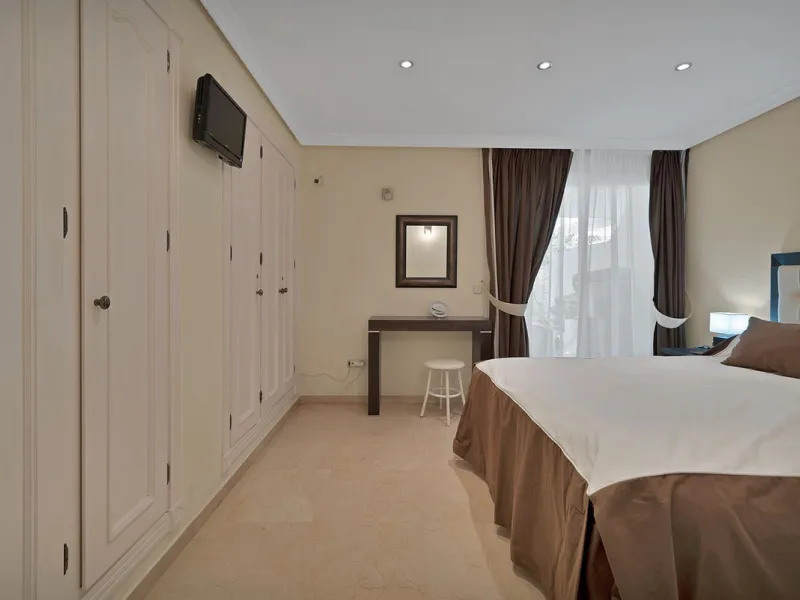 Discover seaside serenity in Estepona's ever popular complex - Dominion Beach located on the New Golden Mile. This spacious 2-bedroom, 2-bathroom apartment puts you just steps from the sand, with no road noise to disrupt the tranquility. The apartment is 