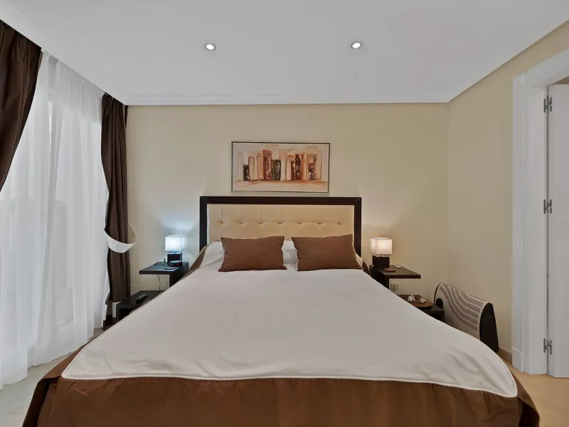 Discover seaside serenity in Estepona's ever popular complex - Dominion Beach located on the New Golden Mile. This spacious 2-bedroom, 2-bathroom apartment puts you just steps from the sand, with no road noise to disrupt the tranquility. The apartment is 