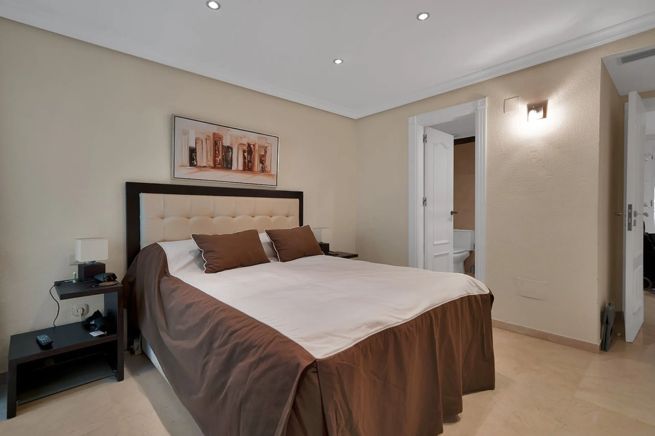 Discover seaside serenity in Estepona's ever popular complex - Dominion Beach located on the New Golden Mile. This spacious 2-bedroom, 2-bathroom apartment puts you just steps from the sand, with no road noise to disrupt the tranquility. The apartment is 
