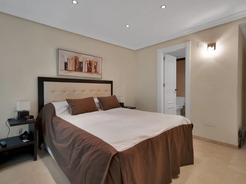 Discover seaside serenity in Estepona's ever popular complex - Dominion Beach located on the New Golden Mile. This spacious 2-bedroom, 2-bathroom apartment puts you just steps from the sand, with no road noise to disrupt the tranquility. The apartment is 