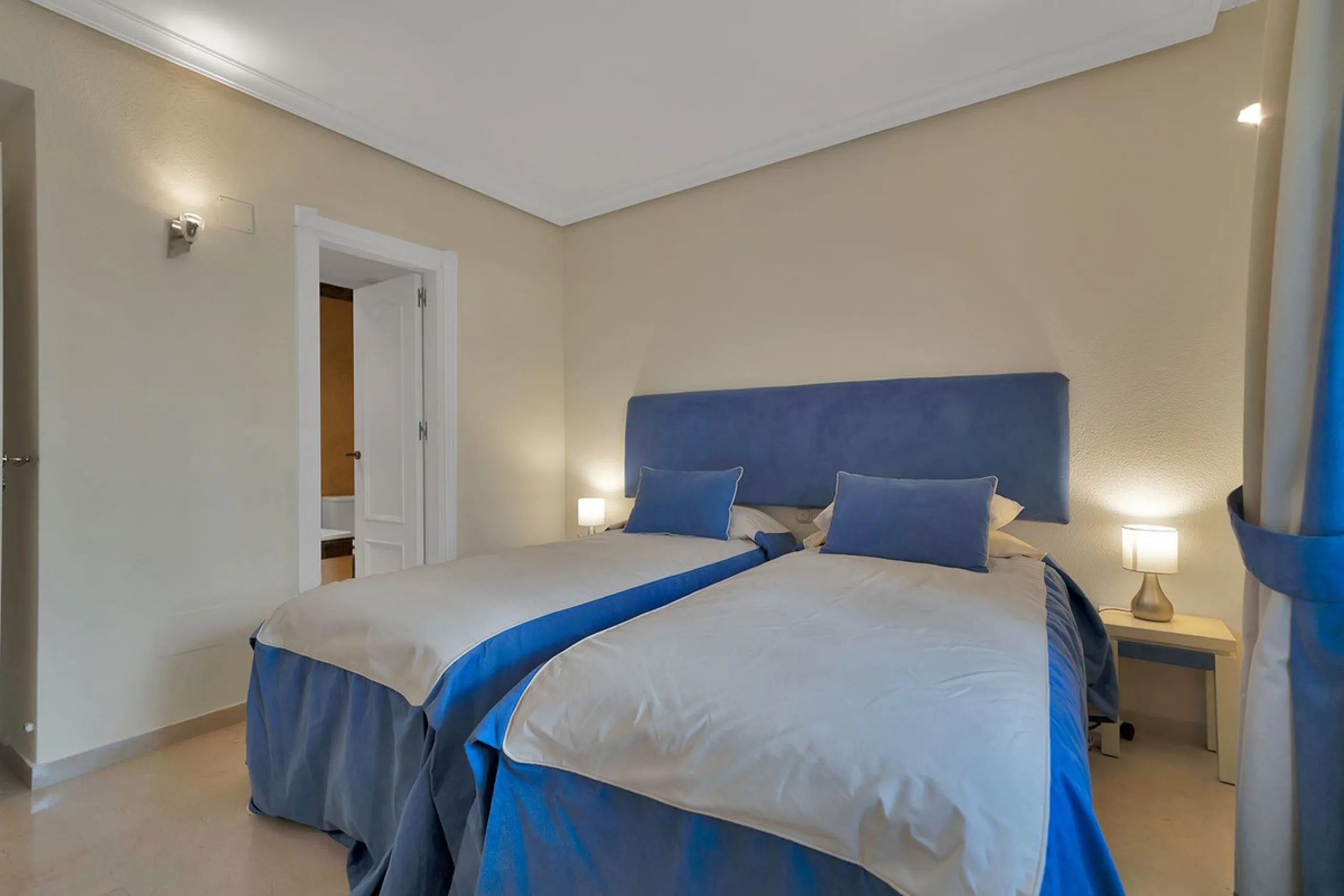 Discover seaside serenity in Estepona's ever popular complex - Dominion Beach located on the New Golden Mile. This spacious 2-bedroom, 2-bathroom apartment puts you just steps from the sand, with no road noise to disrupt the tranquility. The apartment is 
