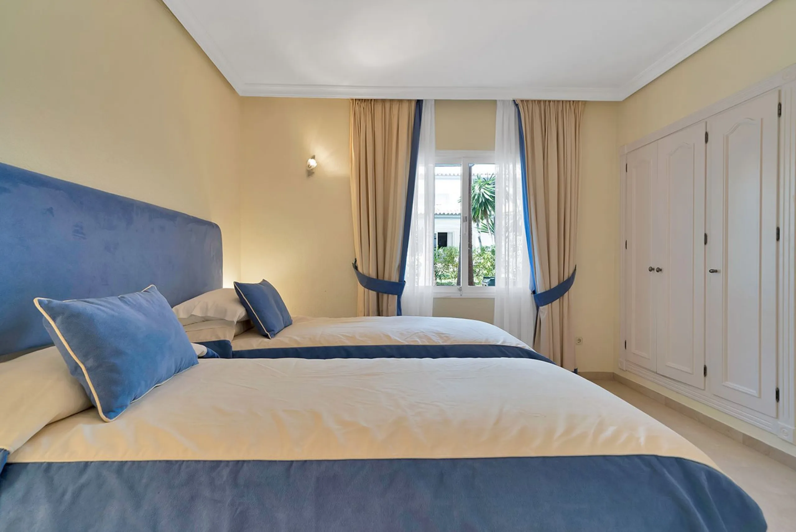 Discover seaside serenity in Estepona's ever popular complex - Dominion Beach located on the New Golden Mile. This spacious 2-bedroom, 2-bathroom apartment puts you just steps from the sand, with no road noise to disrupt the tranquility. The apartment is 