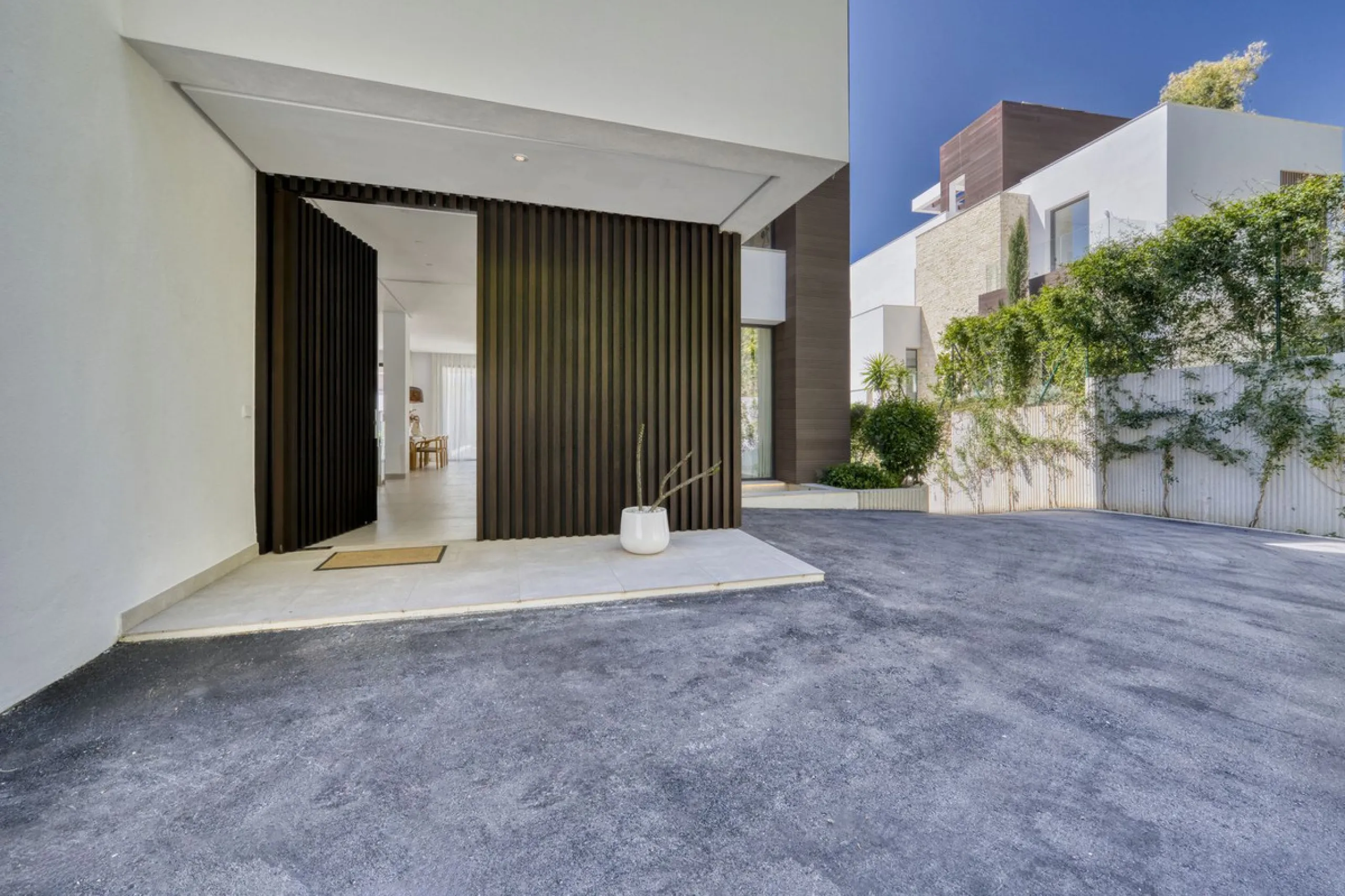 Brand New Contemporary Jewel – Car-Free Luxury in Marbella Center