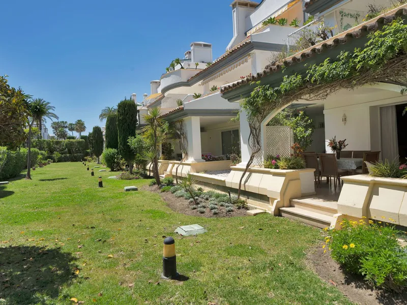 Discover seaside serenity in Estepona's ever popular complex - Dominion Beach located on the New Golden Mile. This spacious 2-bedroom, 2-bathroom apartment puts you just steps from the sand, with no road noise to disrupt the tranquility. The apartment is 